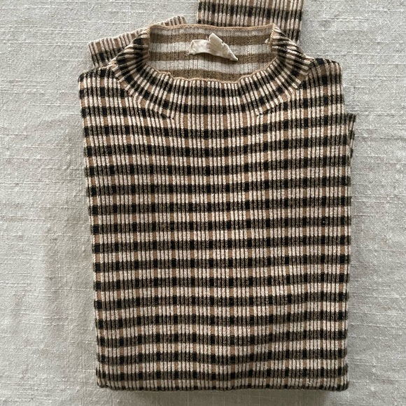 Comfy Mockneck Sweater - Picture 4 of 5